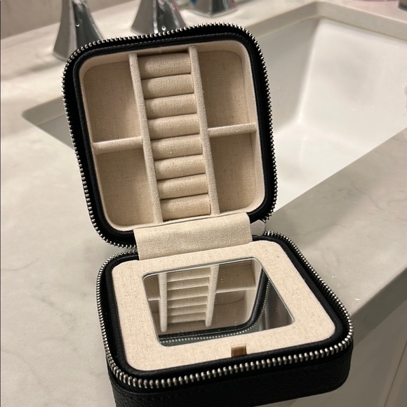 🆕 Black Leather West Elm Travel Jewelry Case with Mirror, new and unused - Picture 2 of 4
